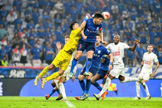 鲸鱼直播足球-【中超】马莱莱点射朱辰杰头球 申花3比2逆转亚泰