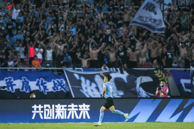 鲸鱼直播在线观看-马德兴：978天后恢复主客场 迎回球迷的中超复活了