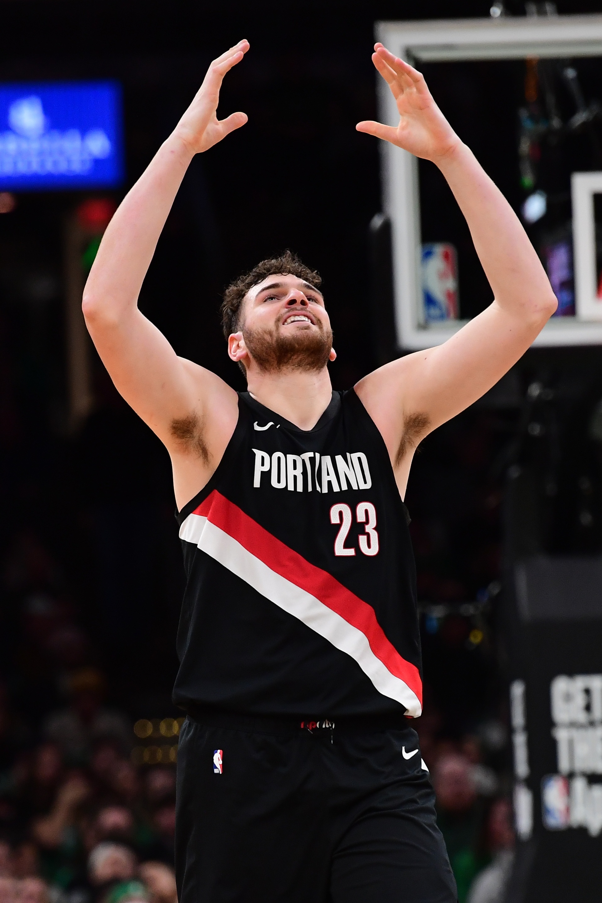 鲸鱼直播足球-人生第一次！克林根肘击被吹二级恶意犯规 生涯首次被驱逐