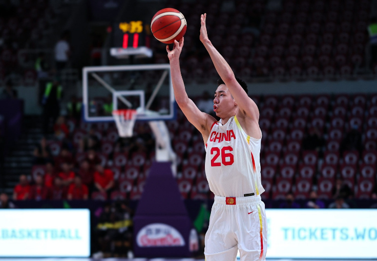 鲸鱼直播-郭士强最信任锋线!朱俊龙19+5三分3数据全队最高 两场时间均最多